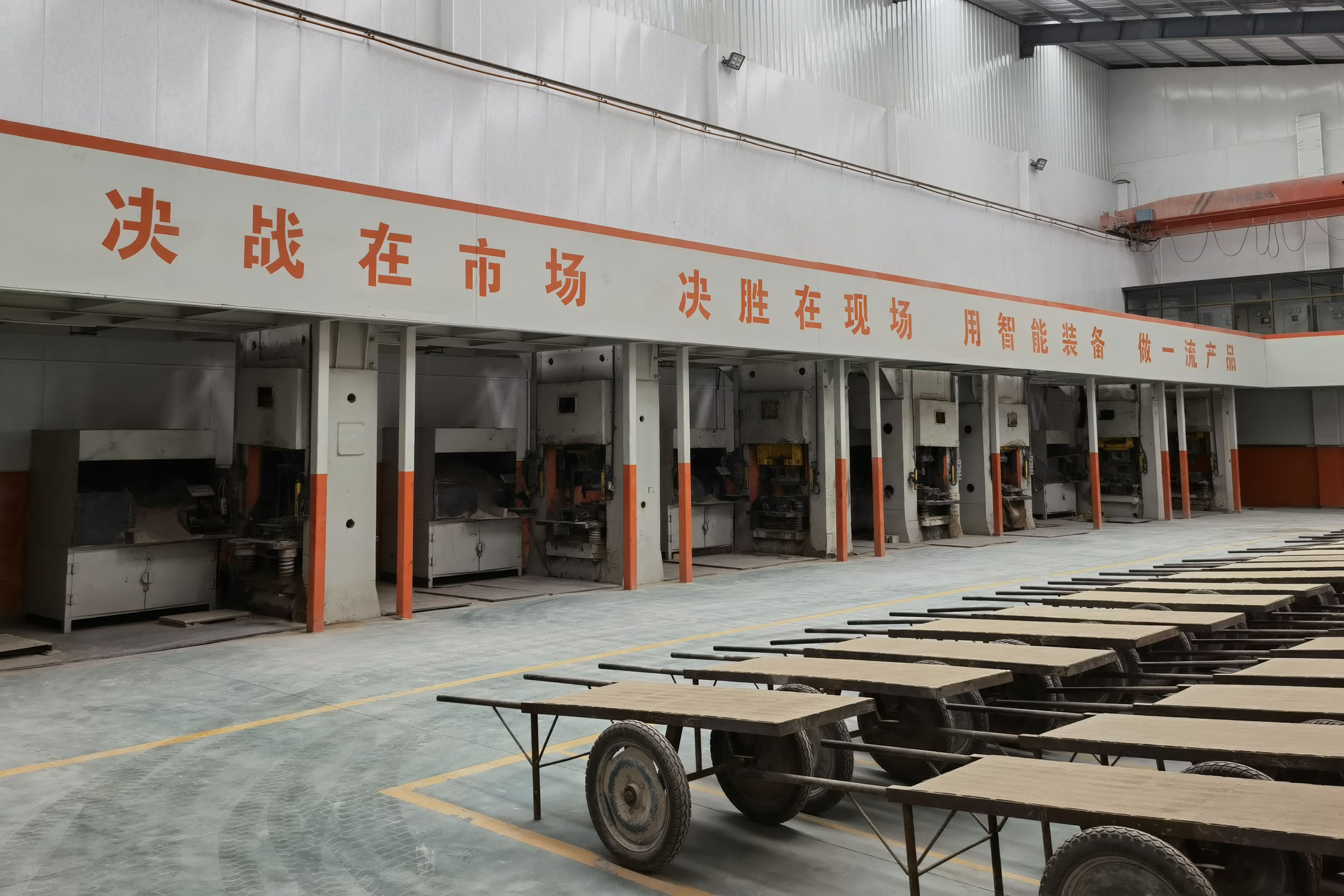 压抑-min 压抑-min